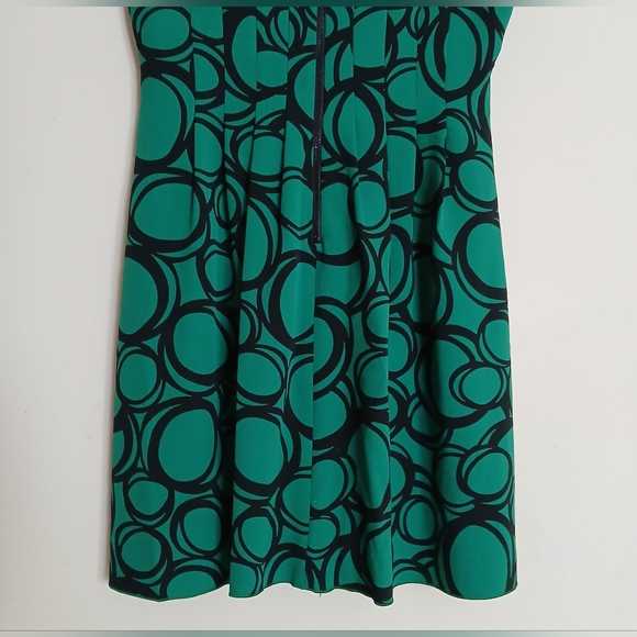 Anne Klein Green and Black Sleeveless Pleated Dress - Picture 7 of 10